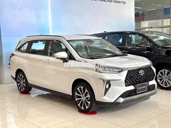 Toyota Veloz Cross Trắng 7 chỗ