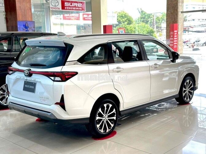 Toyota Veloz Cross Trắng 7 chỗ