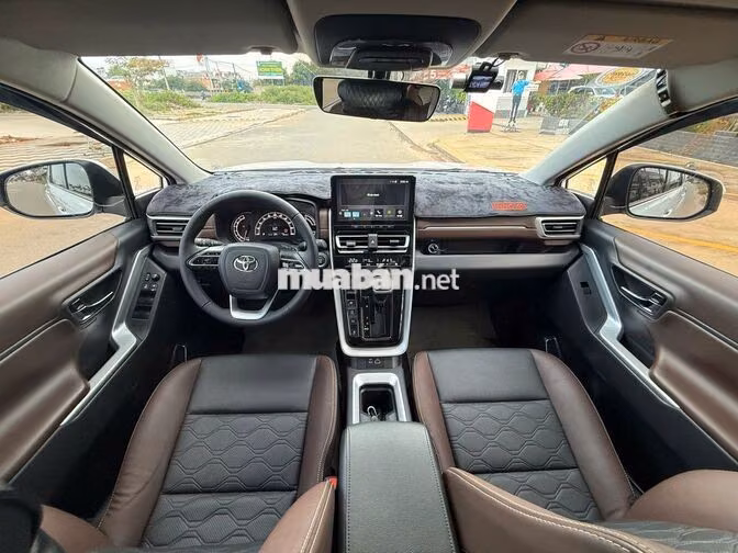 Toyota Innova Cross 2.0V 2026 Trắng ngọc trai