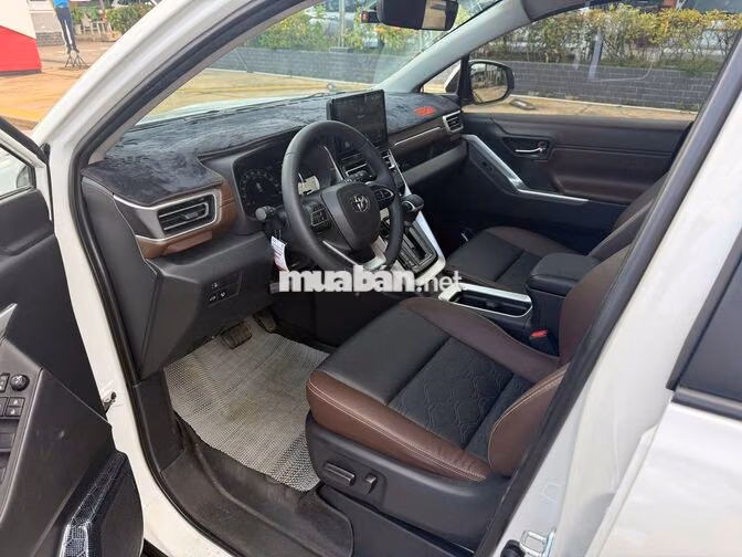 Toyota Innova Cross 2.0V 2026 Trắng ngọc trai