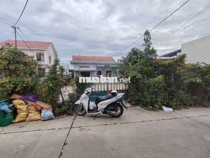 Ngộp bank. Cần bán đất 989.5m2, 11 tỷ tại gân
652 Trần Thủ Độ