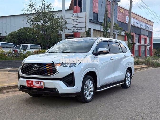 Toyota Innova Cross 2.0V 2026 Trắng ngọc trai