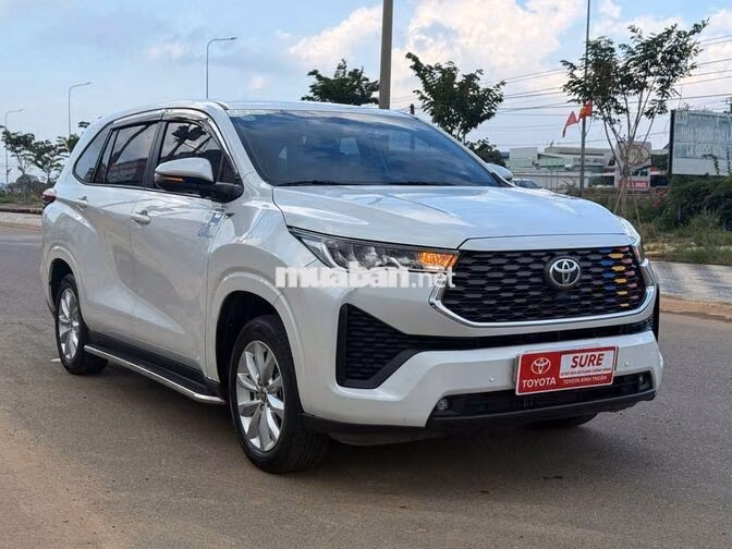 Toyota Innova Cross 2.0V 2026 Trắng ngọc trai