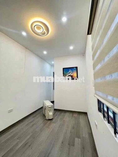 CHO THUÊ NHÀ NGUYÊN CĂN TRƯƠNG ĐỊNH 5 TẦNG 4 NGỦ 9tr