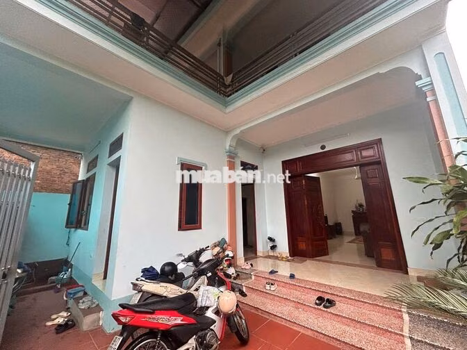 Bán đất kèm nhà 2 tầng kiên cố, công năng đầy đủ tiện nghi