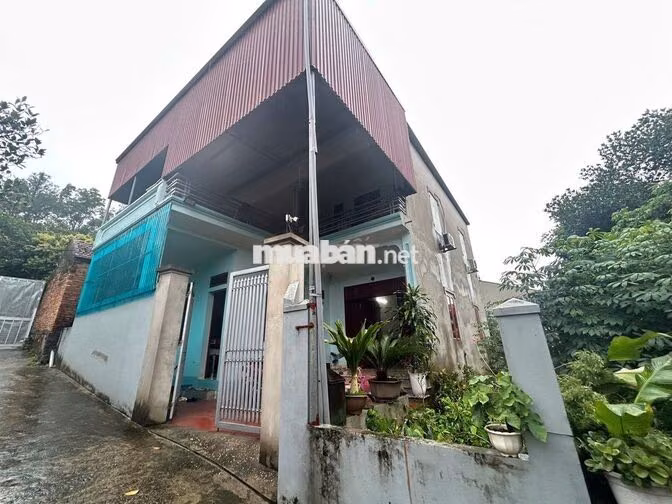 Bán đất kèm nhà 2 tầng kiên cố, công năng đầy đủ tiện nghi