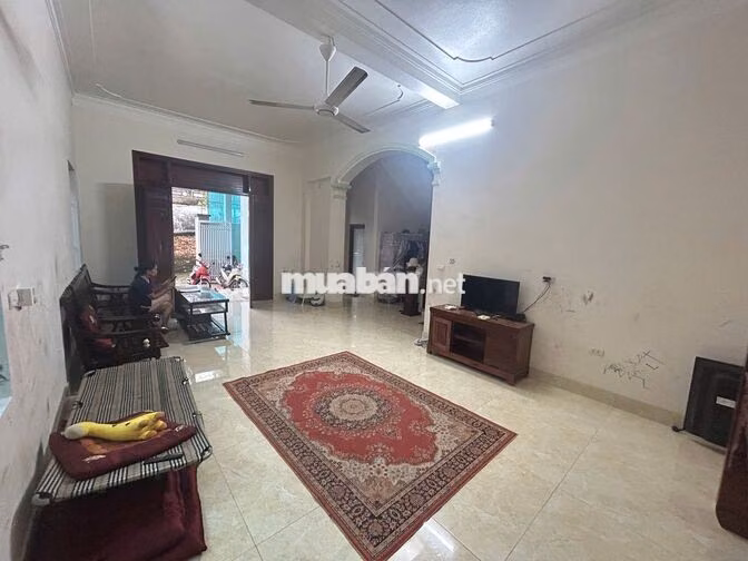 Bán đất kèm nhà 2 tầng kiên cố, công năng đầy đủ tiện nghi