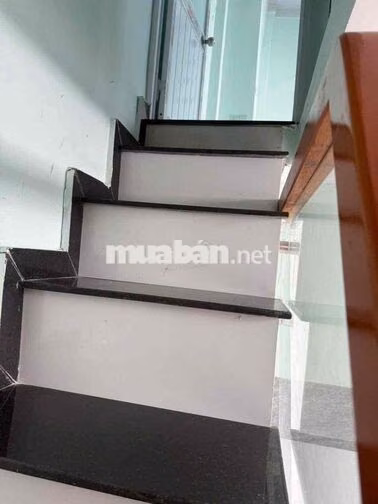 nhà cho thuê đối diên bênh viện q12