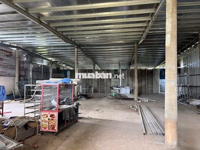 Kho xưởng bãi 900 m² kho xây dựng 720 m² có điện 3 pha, lộ Container