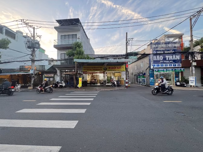 ⭐️Bán nhà góc 3 Mặt tiền kinh doanh đường Nguyễn Phúc Chu, P15, Q.Tân 