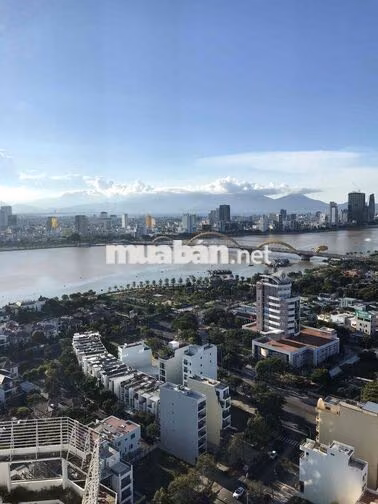 Cho thuê căn hộ 3 phòng ngủ chung cư Monarchy, Full nội thất, giá tốt