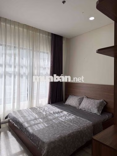 Cho thuê căn hộ 3 phòng ngủ chung cư Monarchy, Full nội thất, giá tốt
