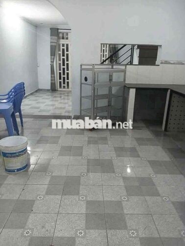 Cho Thuê Nhà Gần Chợ Đường DT 100m2 1Trệt 1Lầu 3Pn 2Wc Sân Xe Máy