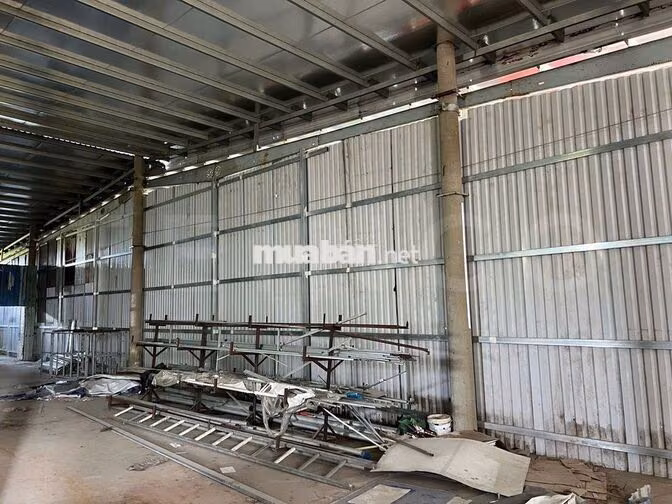 Kho xưởng bãi 900 m² kho xây dựng 720 m² có điện 3 pha, lộ Container