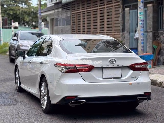 Toyota Camry 2019 Trắng 5 chỗ