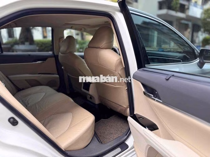 Toyota Camry 2019 Trắng 5 chỗ