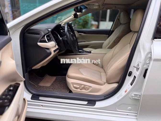 Toyota Camry 2019 Trắng 5 chỗ