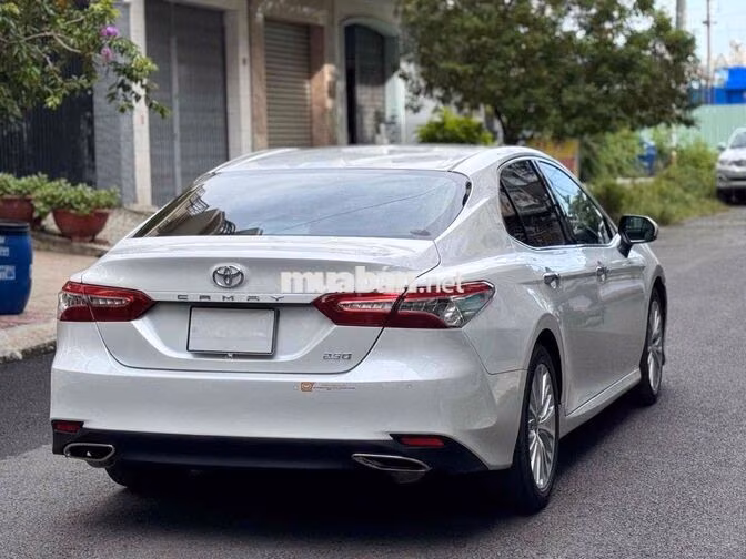 Toyota Camry 2019 Trắng 5 chỗ