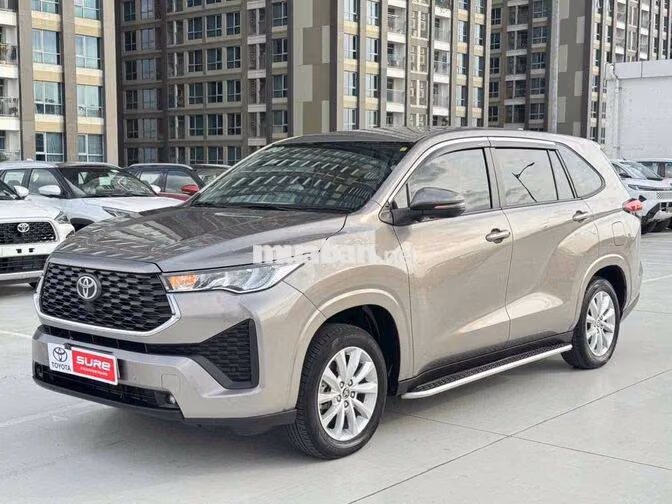 Toyota Innova Cross 2.0V 2025 Đồng 29.600 km