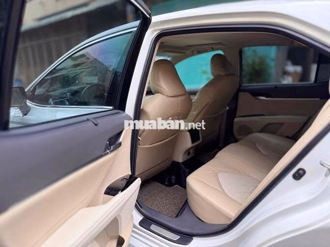 Toyota Camry 2019 Trắng 5 chỗ