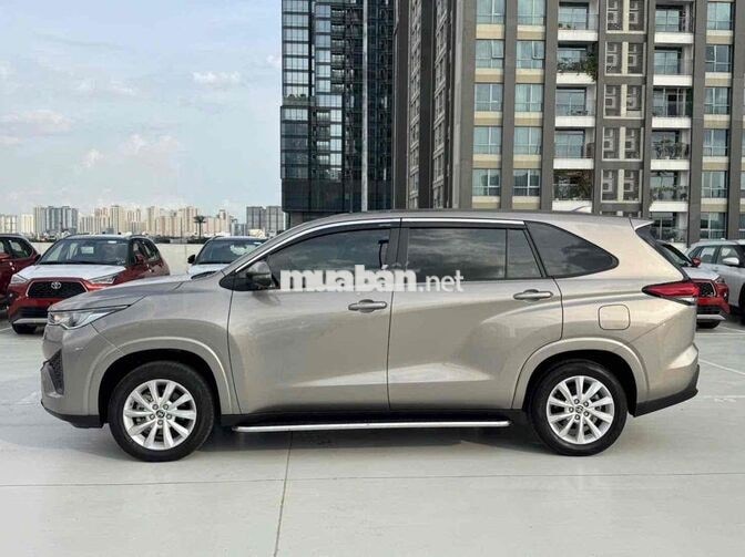 Toyota Innova Cross 2.0V 2025 Đồng 29.600 km