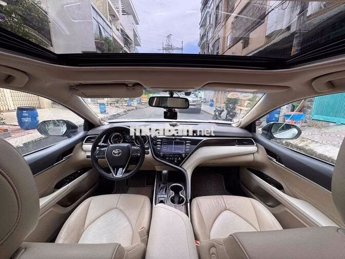 Toyota Camry 2019 Trắng 5 chỗ