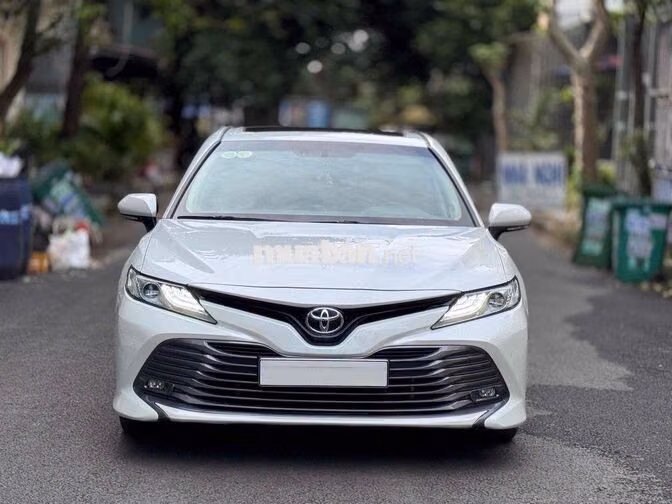 Toyota Camry 2019 Trắng 5 chỗ