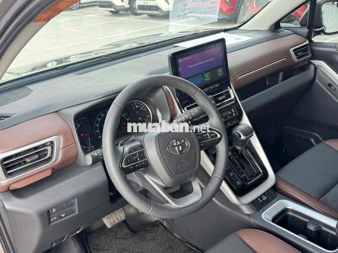 Toyota Innova Cross 2.0V 2025 Đồng 29.600 km