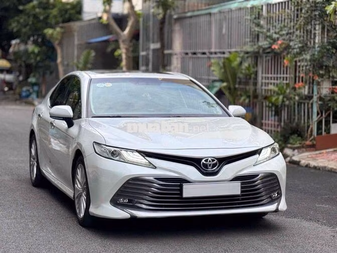 Toyota Camry 2019 Trắng 5 chỗ