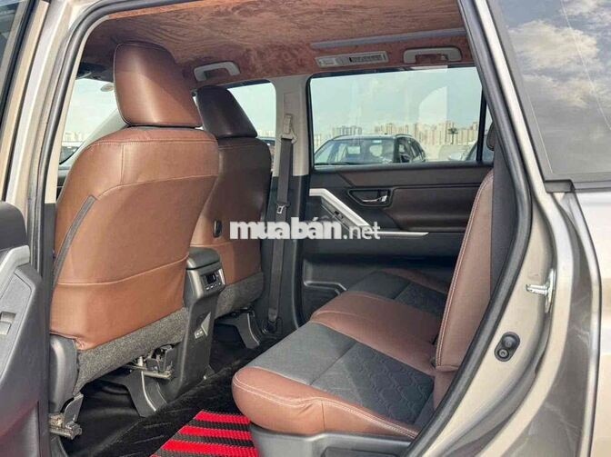 Toyota Innova Cross 2.0V 2025 Đồng 29.600 km