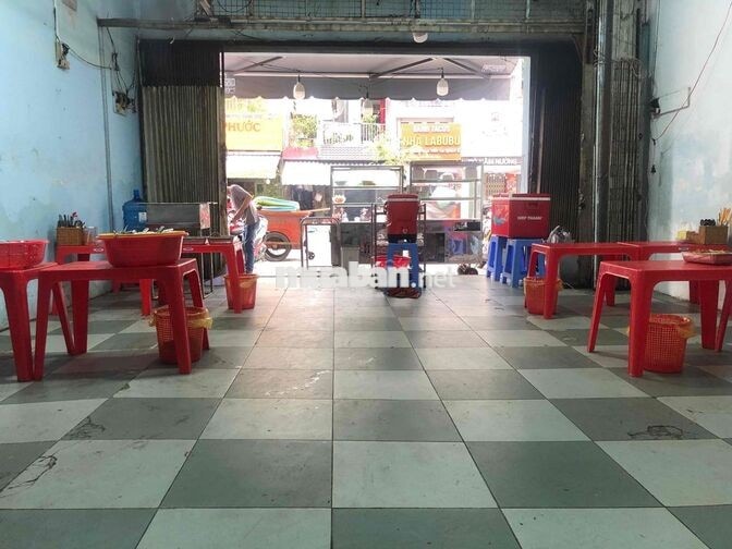 Phụ bán cơm Q1. 300.000/Ngày