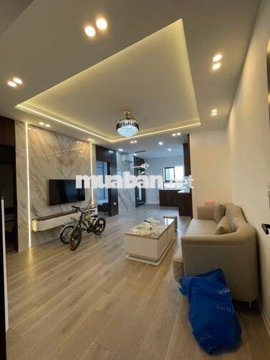 CĂN HỘ CHUNG CƯ HOÀNG ĐẠO THÚY. 3 NGỦ, 2WC, ĐẸP LUNG LINH. VÀO Ở NGAY.