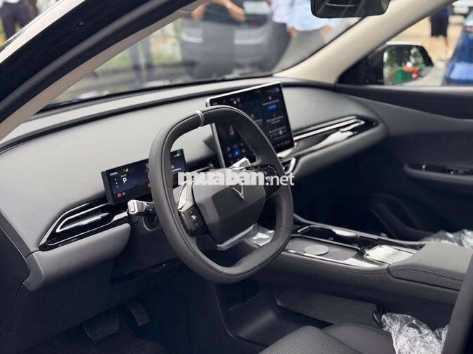 VF 8 ALL NEW MÀU ĐEN SẴN XE GIAO NGAY