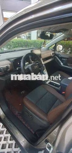 Toyota Innova Cross 2024 Đồng Ánh Kim 62.000 km