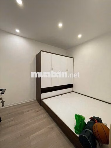 CĂN HỘ CHUNG CƯ HOÀNG ĐẠO THÚY. 3 NGỦ, 2WC, ĐẸP LUNG LINH. VÀO Ở NGAY.