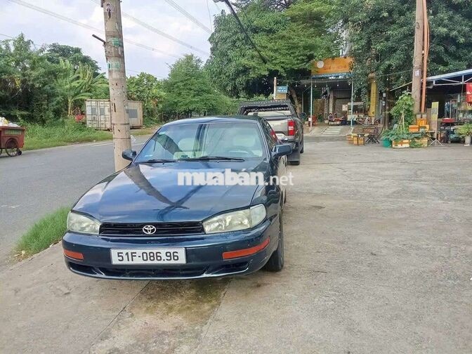 Toyota Camry Xanh đen Thành phố
