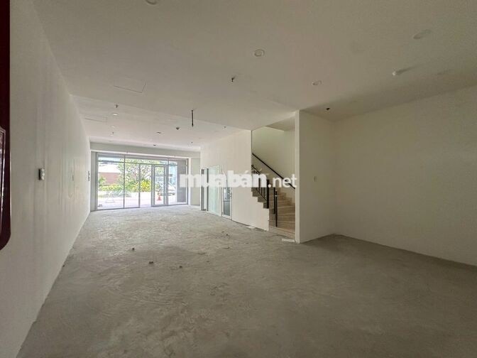 CHO THUÊ SHOPHOUSE STARHILL PHÚ MỸ HƯNG- 4 SÀN RỘNG - GIÁ CHĨ 65 TRIỆU