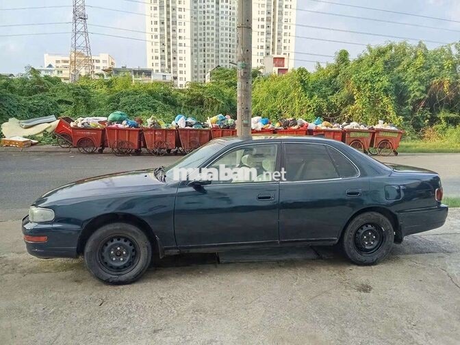 Toyota Camry Xanh đen Thành phố