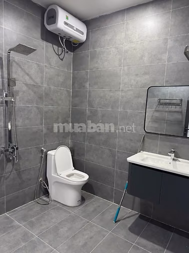 Cho thuê nhà 3 tầng 1 lửng full nội thất, ngõ 105 Láng Hạ