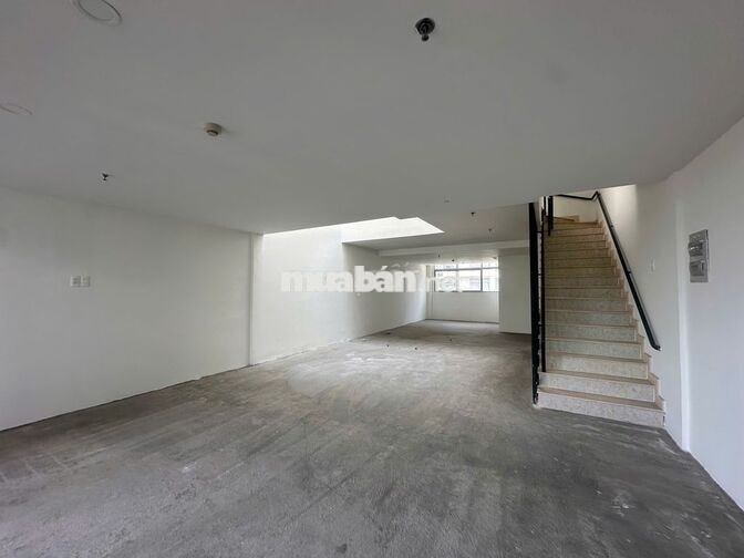 CHO THUÊ SHOPHOUSE STARHILL PHÚ MỸ HƯNG- 4 SÀN RỘNG - GIÁ CHĨ 65 TRIỆU