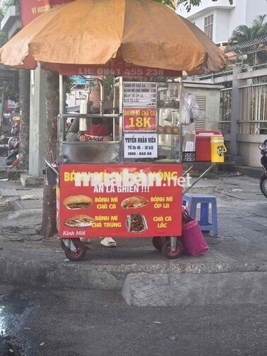 Tuyển nhân viên bánh mỳ chả cá
