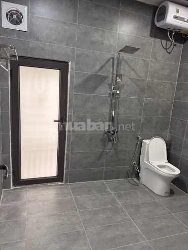 Cho thuê nhà 3 tầng 1 lửng full nội thất, ngõ 105 Láng Hạ