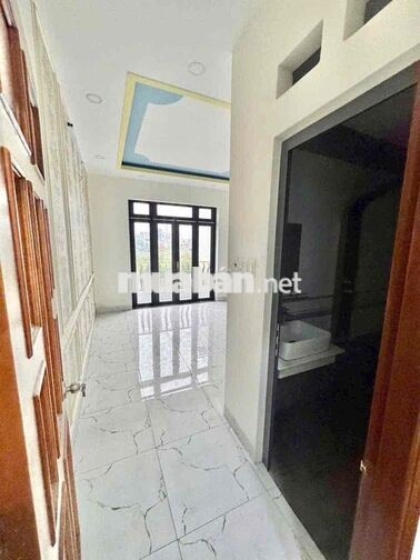 nhà 1 trệt 1 lửng 3 lầu 4pn 5wc hẻm 8m thông gần chợ Bình Thành