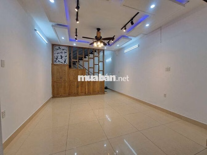Nhà 2 MT cửa trước sau đường hoàng hoa thám cách biển 2km sỗ hồng sẵn