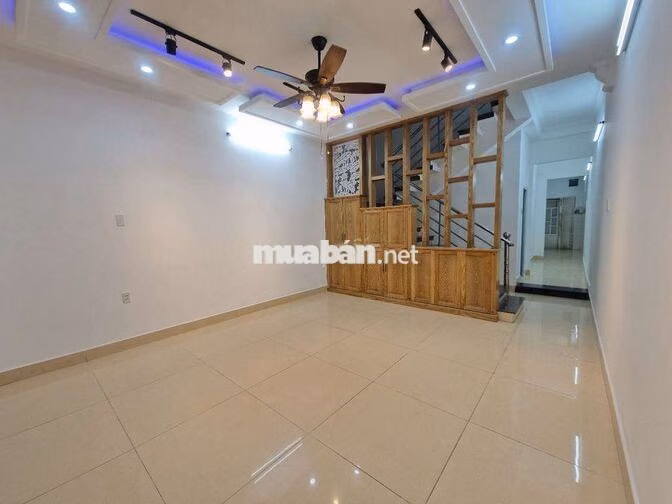 Nhà 2 MT cửa trước sau đường hoàng hoa thám cách biển 2km sỗ hồng sẵn