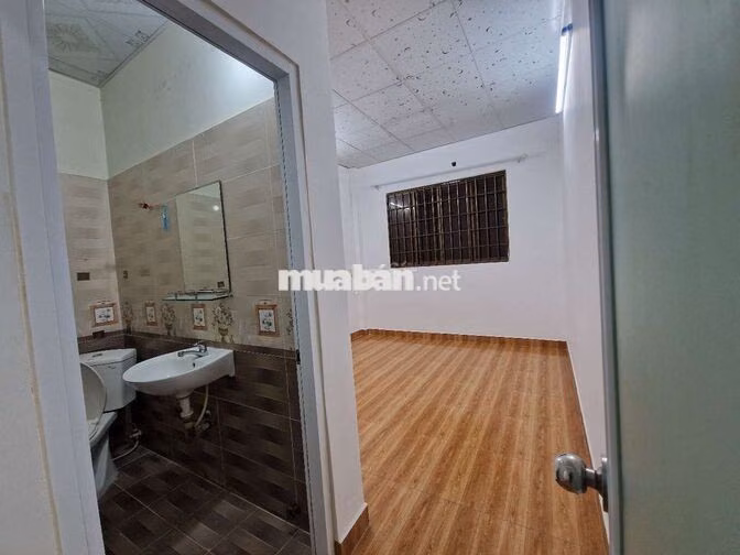 Nhà 2 MT cửa trước sau đường hoàng hoa thám cách biển 2km sỗ hồng sẵn