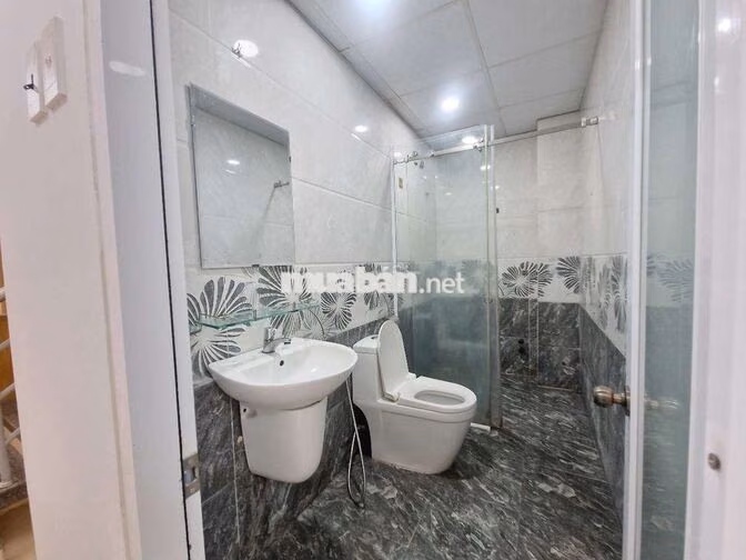 Nhà 2 MT cửa trước sau đường hoàng hoa thám cách biển 2km sỗ hồng sẵn