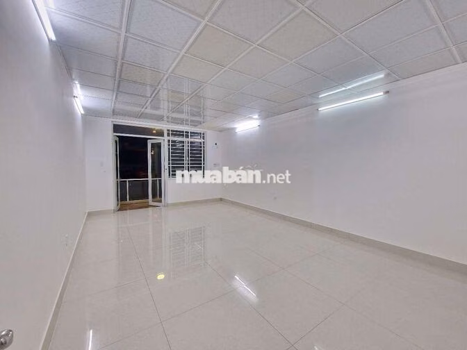 Nhà 2 MT cửa trước sau đường hoàng hoa thám cách biển 2km sỗ hồng sẵn