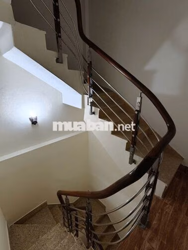 Cho thuê nhà Hoàng Hoa Thám, 35m 5 tầng oto đỗ cửa chỉ 13 triệu