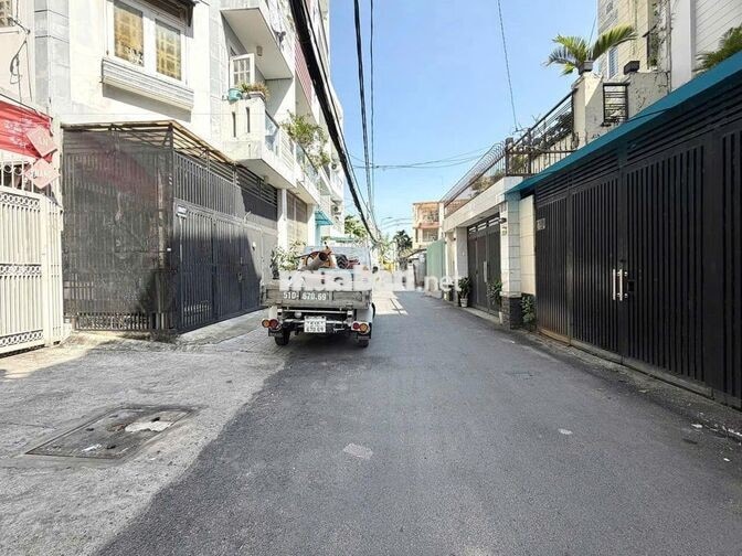 Bán tòa Căn Hộ Dịch Vụ hẽm xe hơi 204/ Quốc Lộ 13 gần Công viên Tầm Vu